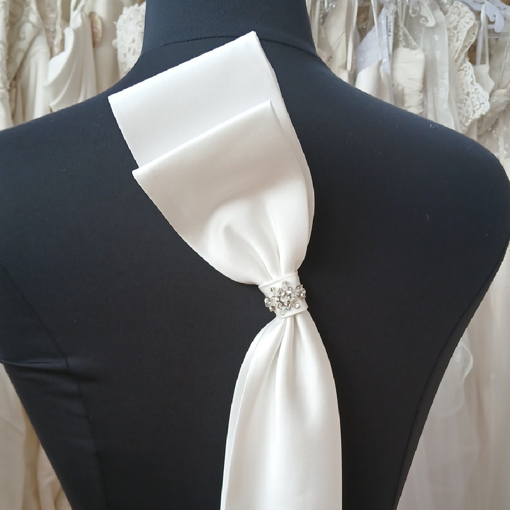 Bridal Bow On Pin